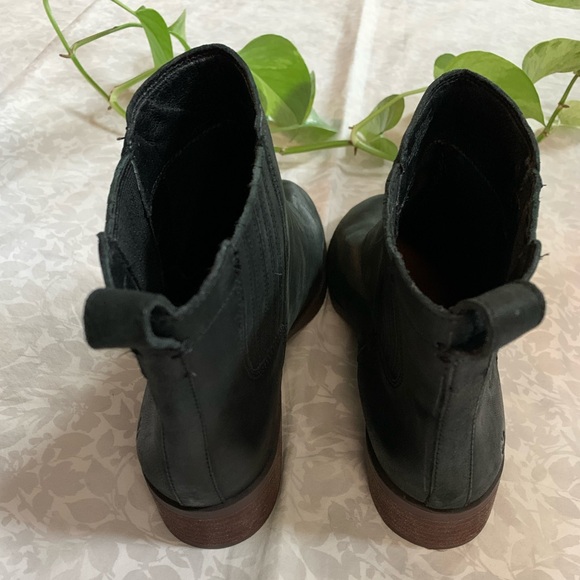 Lucky Brand Pelerton Chelsea Boots - Picture 3 of 6